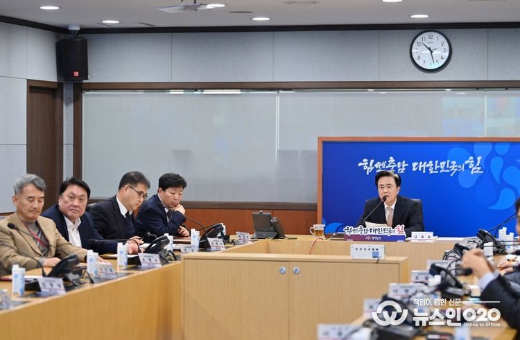 김태흠 지사, 시장·군수와 신년인사