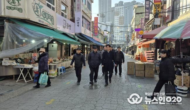 한상욱 처인구청장이 7일 용인중앙시장을 비롯해 지역내 기관과 단체를 방문해 현장의 목소리를 경청했다.