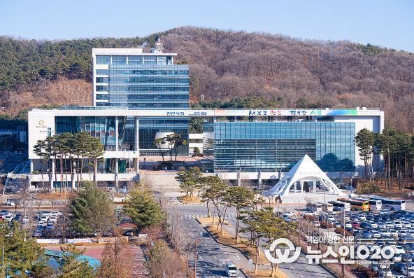 1. 천안시청 전경