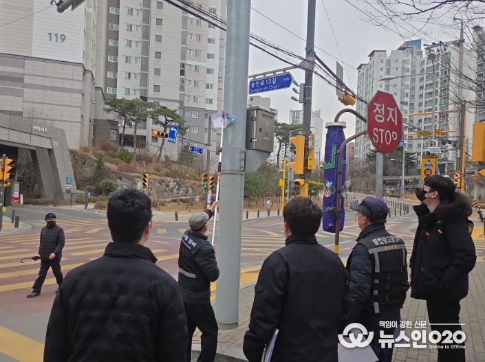 강북경찰서 합동 단속·불법 현수막 등 금지 광고물 중점 정비