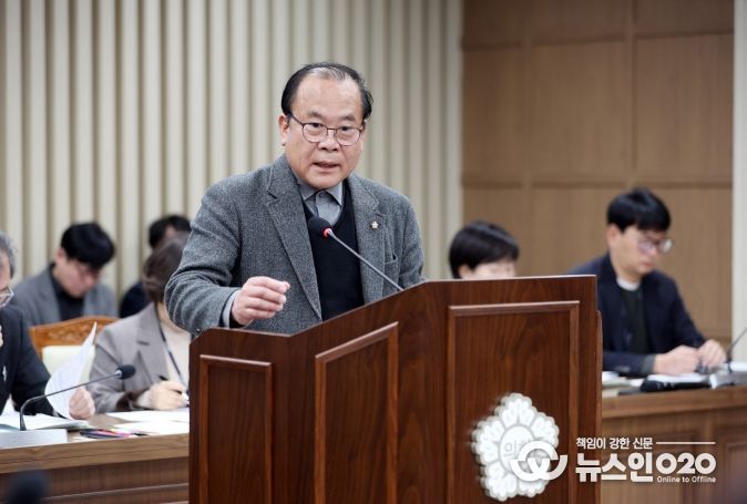 수원특례시의회 이찬용 의원이 제399회 임시회 도시미래위원회에서 발언하고 있다.