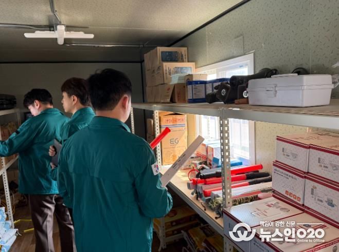 천안시 동남구가 26일 지역민방위대 대상 정기검열을 실시하고 있다.