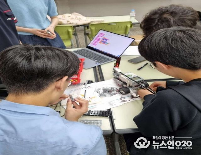 한영고등학교 '로봇 전공체험' 교육 모습