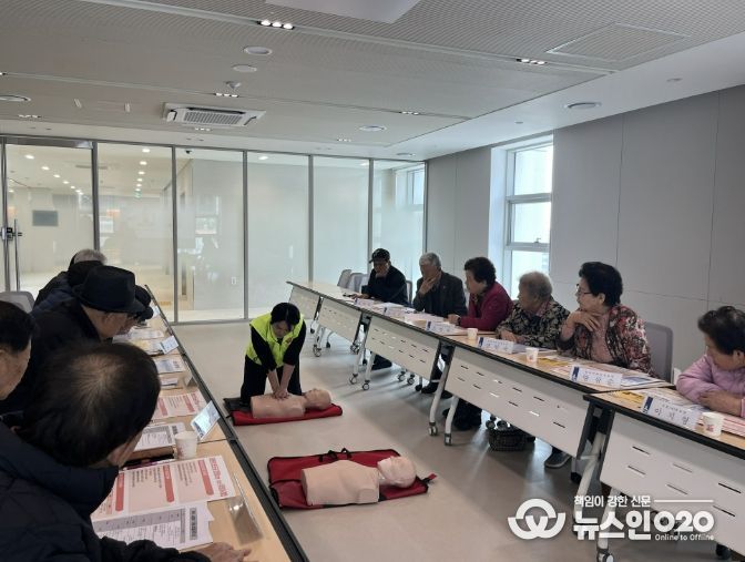 '제대로 배워 대비해요!' 수원시 권선구, 경로당 찾아가는 응급안전 교육 진행