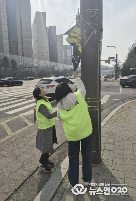 수원시 영통구, 개학기 맞아 불법광고물 일제정비 실시