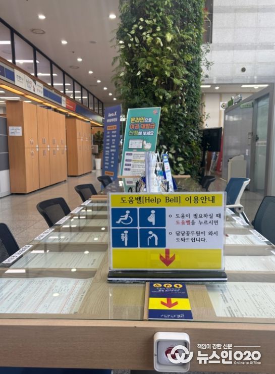 1. 천안시청 여권민원실에 설치된 ‘여권신청 도움벨’