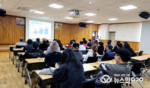 지난 3일, 의료원에서 청양군 지역자활센터 직원을 대상으로 생명지키이 양성교육을 진행하고 있다.