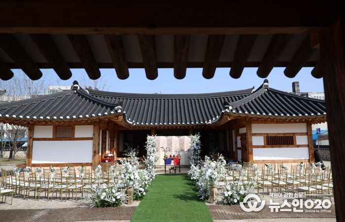 “역사적 공간에서 맺은 백년가약”,‘전북, 마이웨딩’ 첫 결혼식…공공예식 본격화