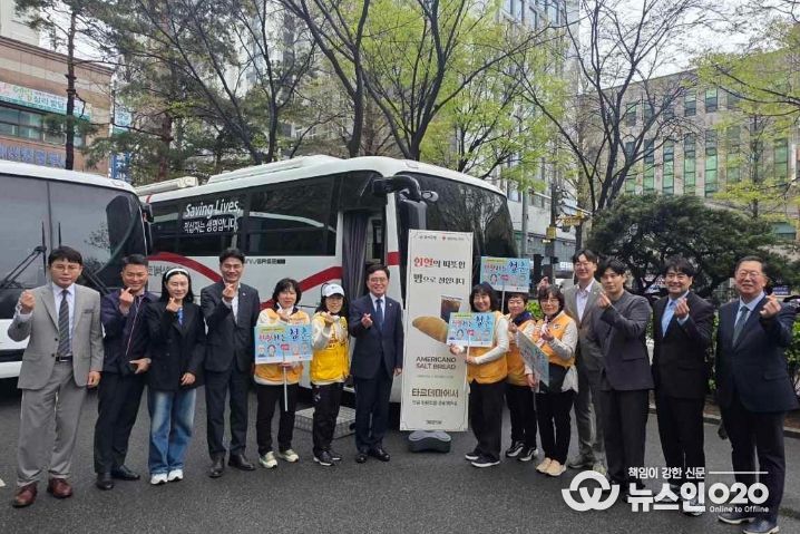 단체 사진(왼쪽에서 일곱 번째 진교훈 강서구청장)